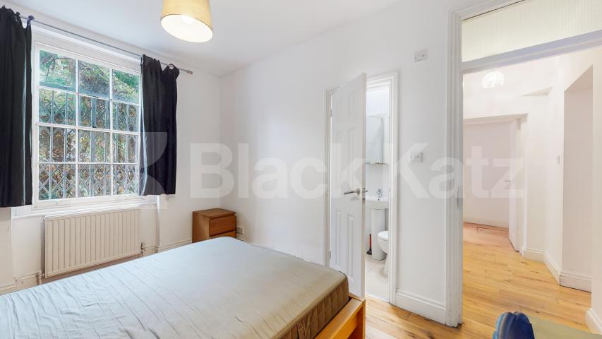 Stylish 3 Bedroom Flat on Quiet Residential Street Rochester Road, Camden